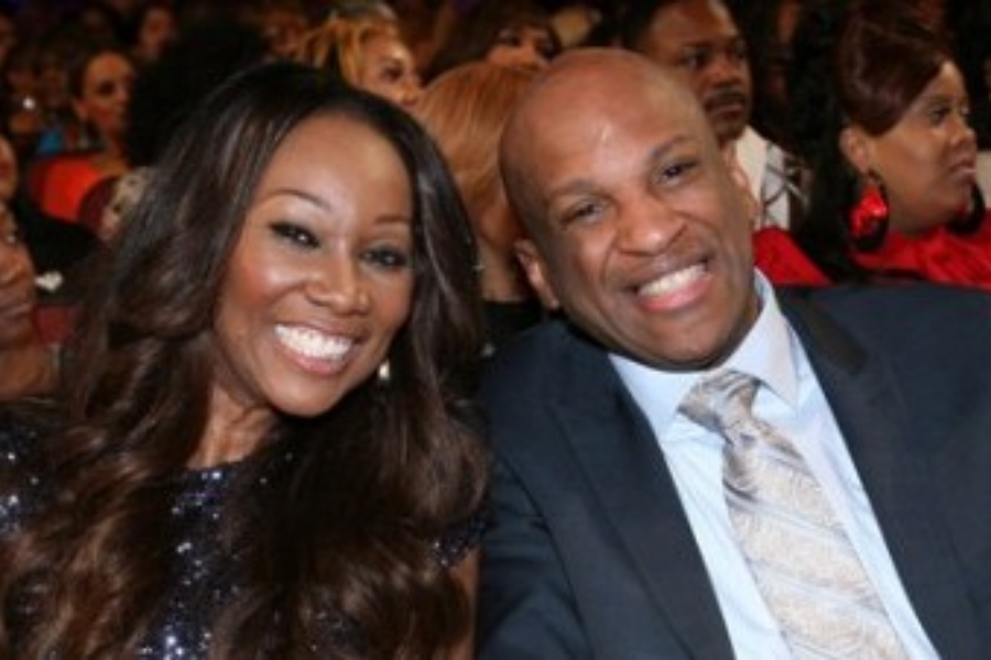 donnie mcclurkin wife